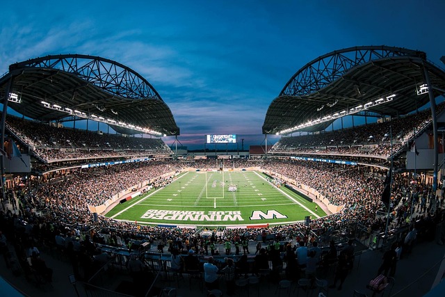 曼联希望续约青训新星科比·梅诺，待遇待定.